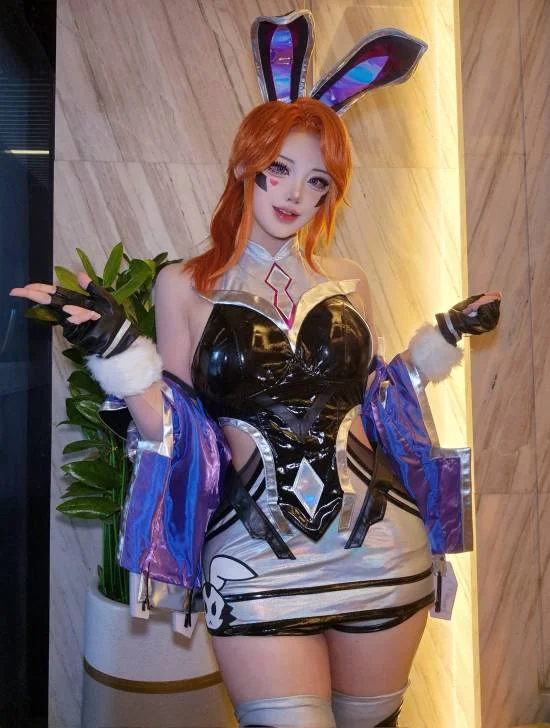 韩国外援选手Yasal亮相北京S15特别活动，并以一身“厄运小姐”的COSPLAY造型惊艳全场。
